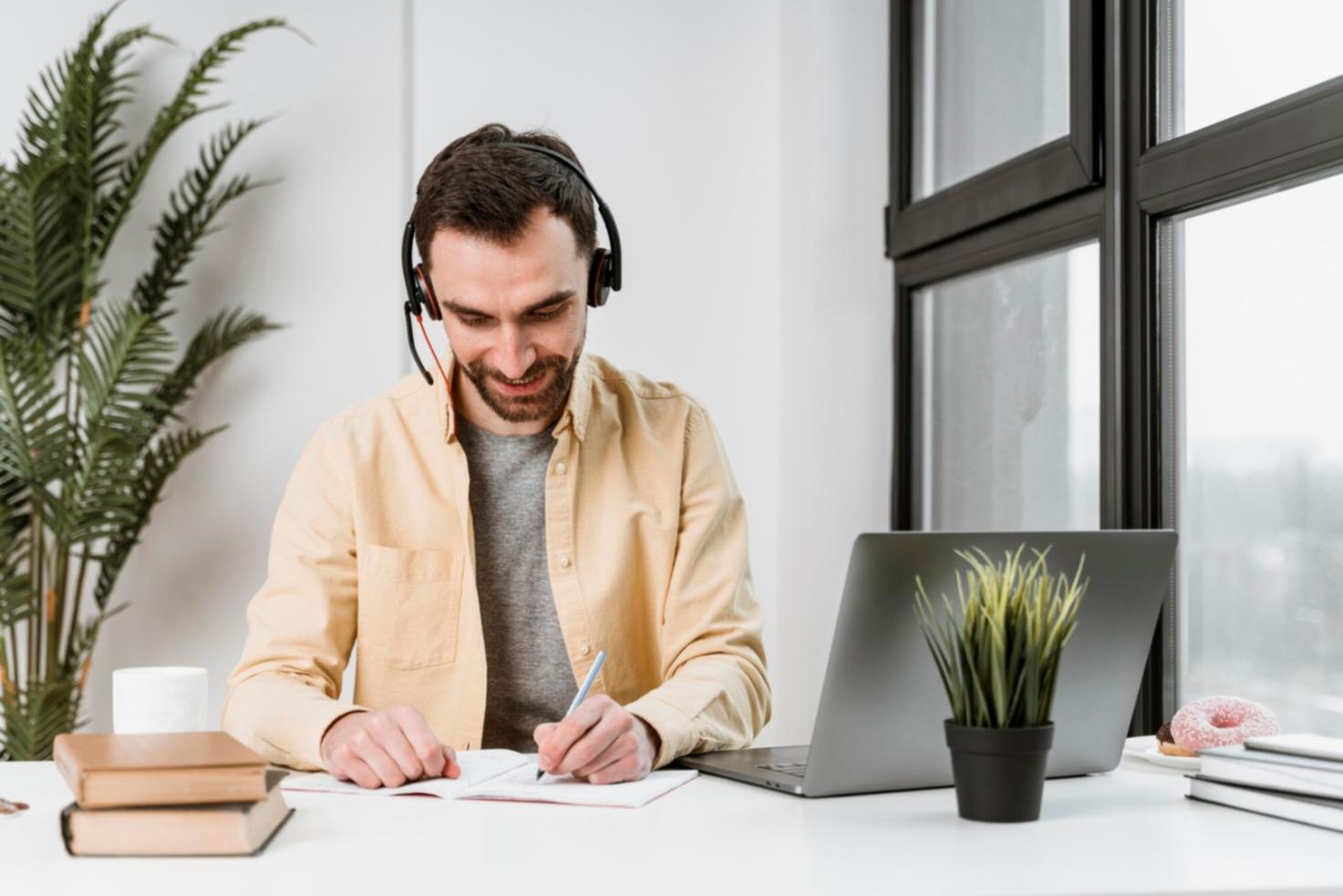 Consultation personnalisée avec entrepreneur dans un environnement professionnel moderne
