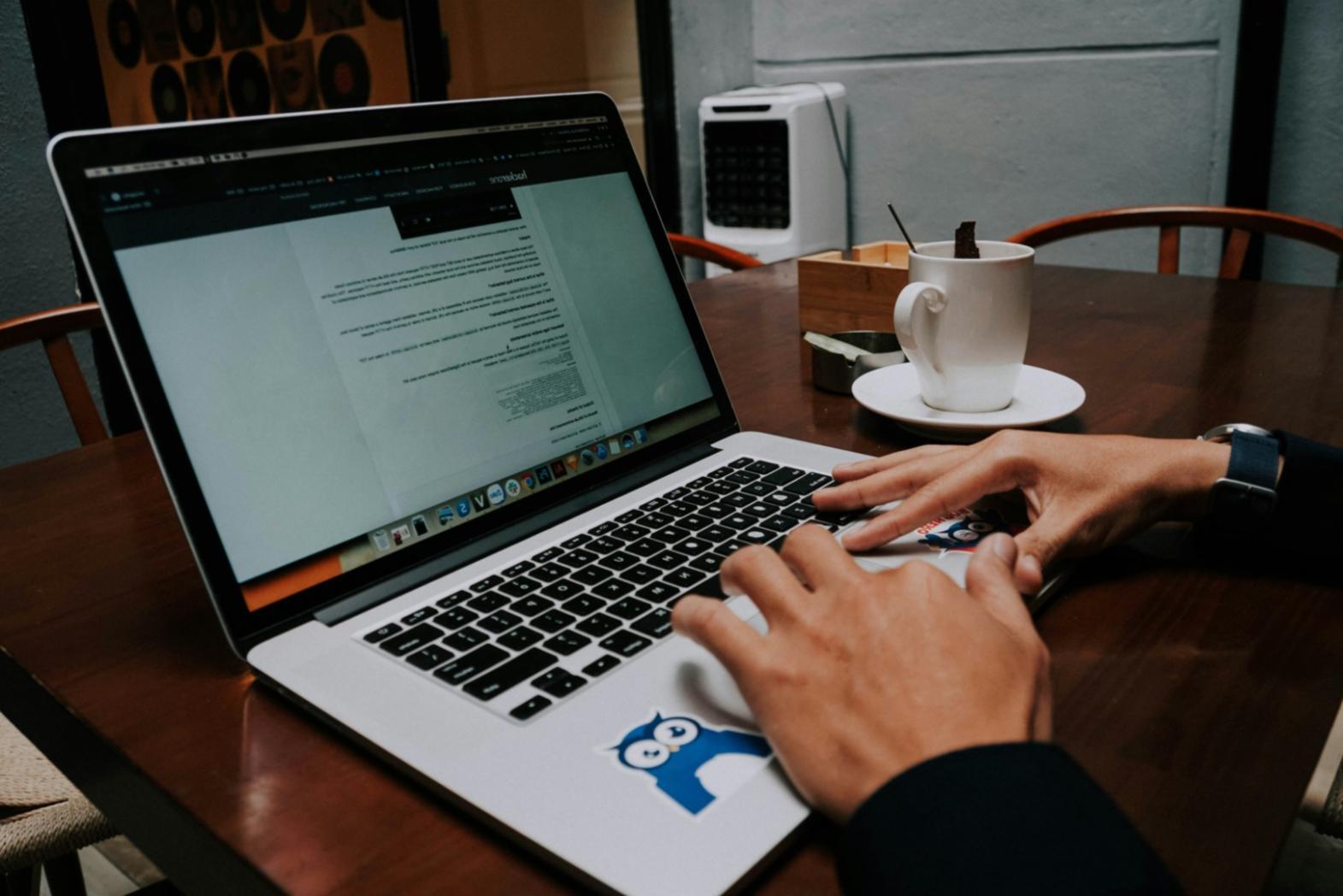 Consultation financière personnalisée avec documents et analyses détaillées